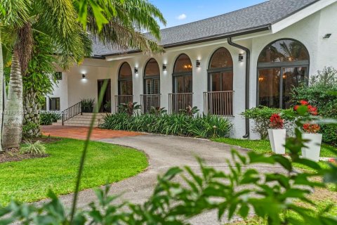 Villa ou maison à vendre à Miami, Floride: 5 chambres, 371.24 m2 № 2086056 - photo 4