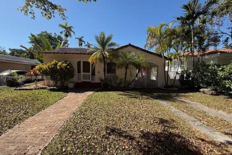 House in Coral Gables, Florida 4 bedrooms, 156.63 sq.m. № 1863240 - photo 1