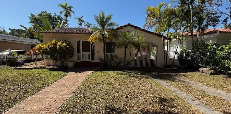 House in Coral Gables, Florida 4 bedrooms, 156.63 sq.m. № 1863240