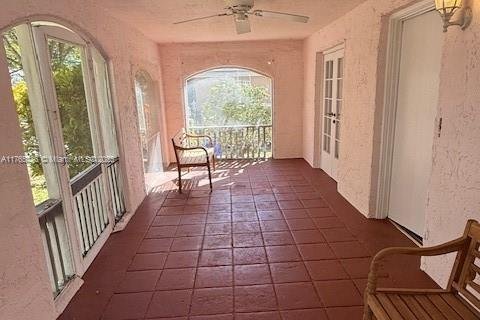 House in Coral Gables, Florida 4 bedrooms, 156.63 sq.m. № 1863240 - photo 2
