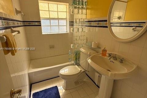 House in Coral Gables, Florida 4 bedrooms, 156.63 sq.m. № 1863240 - photo 5