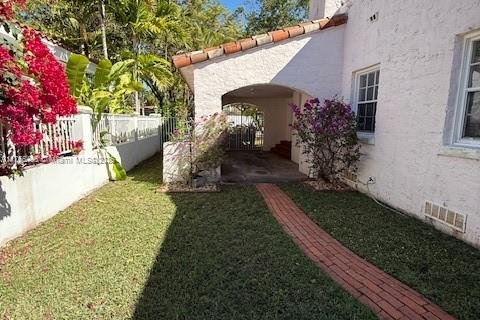 House in Coral Gables, Florida 4 bedrooms, 156.63 sq.m. № 1863240 - photo 21