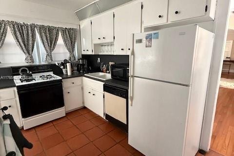 House in Coral Gables, Florida 4 bedrooms, 156.63 sq.m. № 1863240 - photo 10