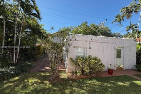 House in Coral Gables, Florida 4 bedrooms, 156.63 sq.m. № 1863240 - photo 14
