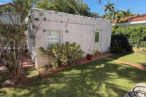 House in Coral Gables, Florida 4 bedrooms, 156.63 sq.m. № 1863240 - photo 13