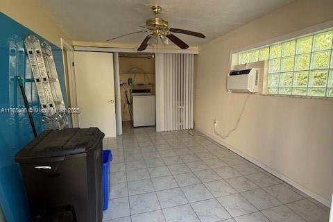 House in Coral Gables, Florida 4 bedrooms, 156.63 sq.m. № 1863240 - photo 16