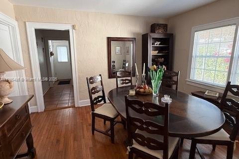 House in Coral Gables, Florida 4 bedrooms, 156.63 sq.m. № 1863240 - photo 8