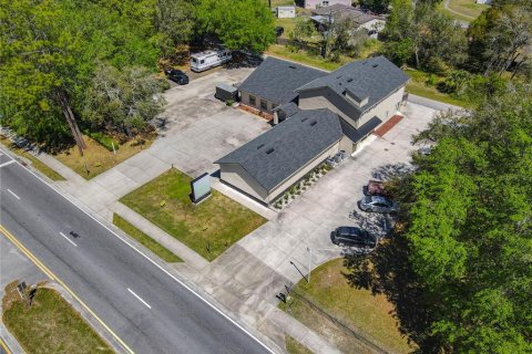 Immobilier commercial à vendre à Deltona, Floride: 650.32 m2 № 1720541 - photo 1