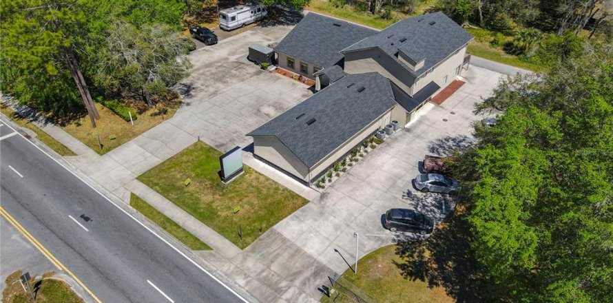 Immobilier commercial à Deltona, Floride 650.32 m2 № 1720541