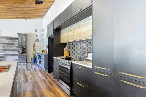Immobilier commercial à vendre à Deltona, Floride: 650.32 m2 № 1720541 - photo 16