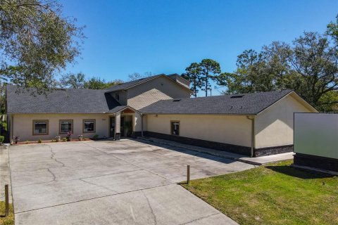 Immobilier commercial à vendre à Deltona, Floride: 650.32 m2 № 1720541 - photo 6