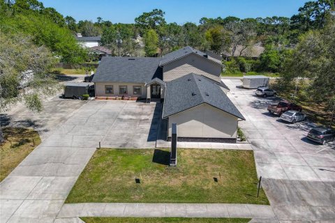 Immobilier commercial à vendre à Deltona, Floride: 650.32 m2 № 1720541 - photo 4