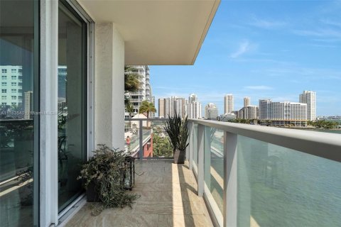 Condo in Miami, Florida, 2 bedrooms  № 1696630 - photo 7