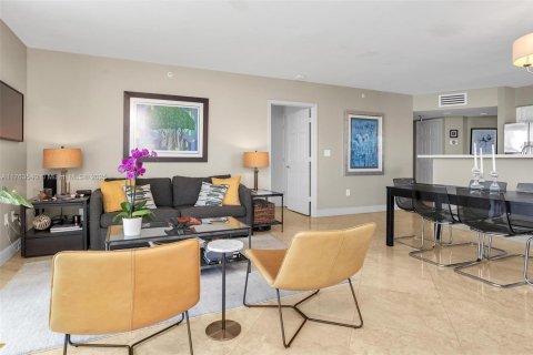 Condo in Miami, Florida, 2 bedrooms  № 1696630 - photo 11