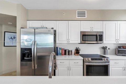 Condo in Miami, Florida, 2 bedrooms  № 1696630 - photo 27