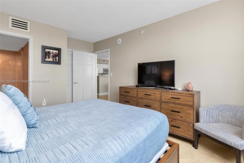 Condo in Miami, Florida, 2 bedrooms  № 1696630 - photo 18