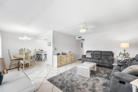 Купить кондоминиум в Дирфилд-Бич, Флорида 4 комнаты, 92.9м2, № 2145980 - фото 12
