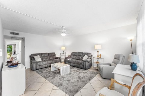 Купить кондоминиум в Дирфилд-Бич, Флорида 4 комнаты, 92.9м2, № 2145980 - фото 8