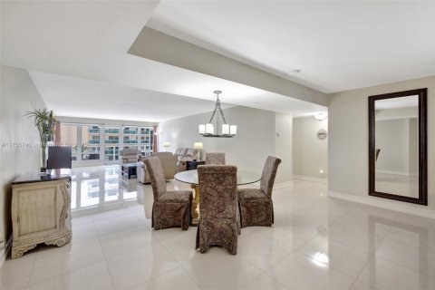 Condo in Fort Lauderdale, Florida, 2 bedrooms  № 1695519 - photo 23