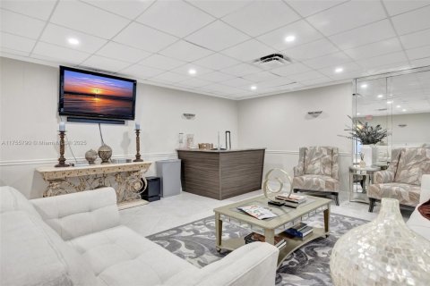 Condo in Fort Lauderdale, Florida, 2 bedrooms  № 1695519 - photo 7