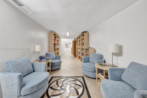 Condo in Fort Lauderdale, Florida, 2 bedrooms  № 1695519 - photo 9