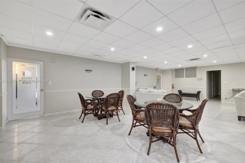 Condo in Fort Lauderdale, Florida, 2 bedrooms  № 1695519 - photo 8