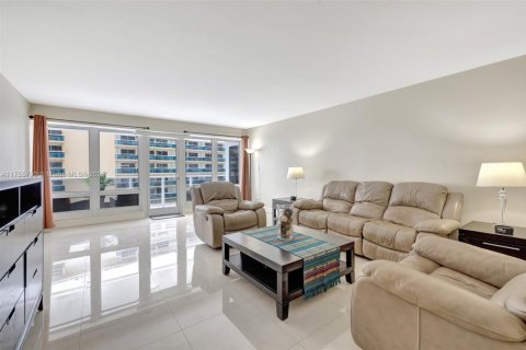 Condo in Fort Lauderdale, Florida, 2 bedrooms  № 1695519 - photo 26
