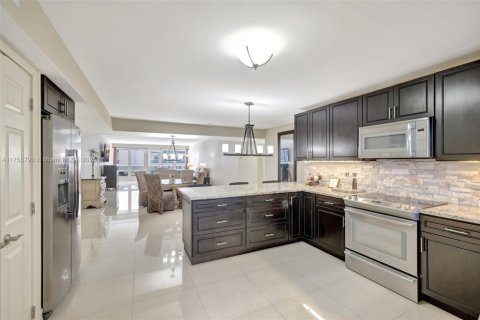 Condo in Fort Lauderdale, Florida, 2 bedrooms  № 1695519 - photo 21
