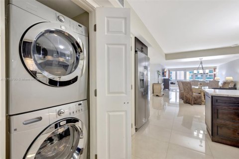 Condo in Fort Lauderdale, Florida, 2 bedrooms  № 1695519 - photo 19