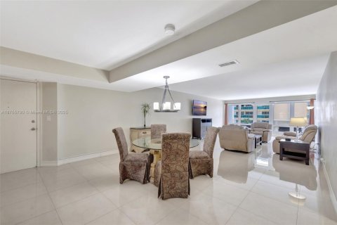Condo in Fort Lauderdale, Florida, 2 bedrooms  № 1695519 - photo 24