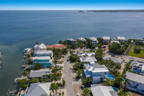 Casa en venta en Holmes Beach, Florida, 4 dormitorios, 304.16 m2 № 2238205 - foto 2