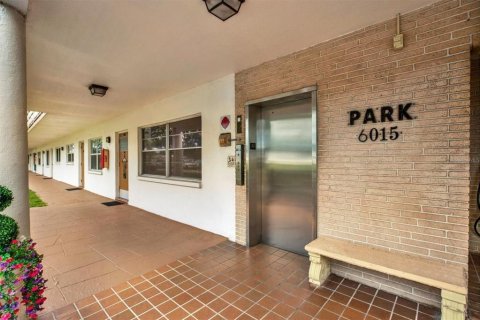 Condo in Saint Petersburg, Florida, 1 bedroom № 2222234 - photo 22