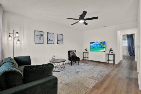 Condo in Saint Petersburg, Florida, 1 bedroom № 2222234 - photo 12