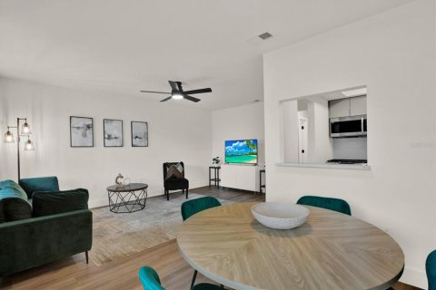 Condo in Saint Petersburg, Florida, 1 bedroom № 2222234 - photo 8
