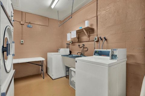 Condo in Saint Petersburg, Florida, 1 bedroom № 2222234 - photo 30