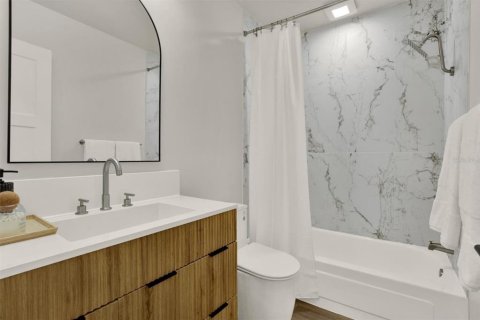 Condo in Saint Petersburg, Florida, 1 bedroom № 2222234 - photo 13