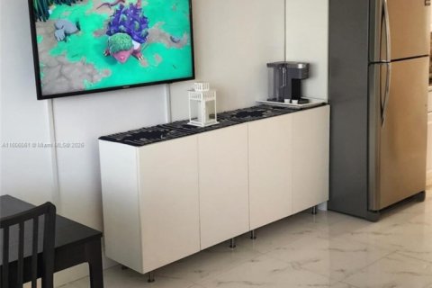 Copropriété à louer à Sunny Isles Beach, Floride: 33.44 m2 № 2242532 - photo 6