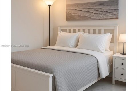 Copropriété à louer à Sunny Isles Beach, Floride: 33.44 m2 № 2242532 - photo 3