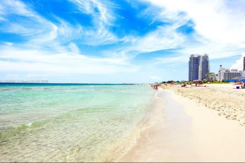Copropriété à louer à Sunny Isles Beach, Floride: 33.44 m2 № 2242532 - photo 14