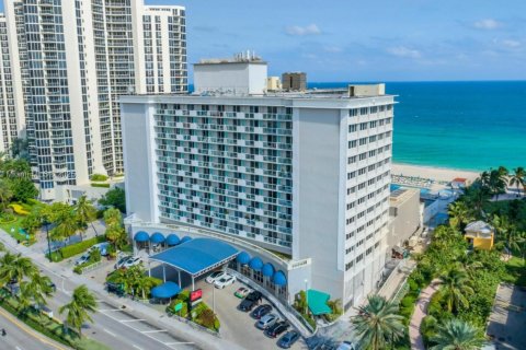 Studio à Condo à Sunny Isles Beach, Floride  № 2242532