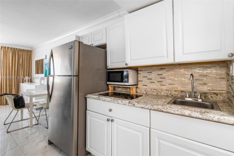 Copropriété à louer à Sunny Isles Beach, Floride: 33.44 m2 № 2242532 - photo 7