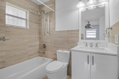 House in Homestead, Florida 5 bedrooms, 102.19 sq.m. № 2038575 - photo 8