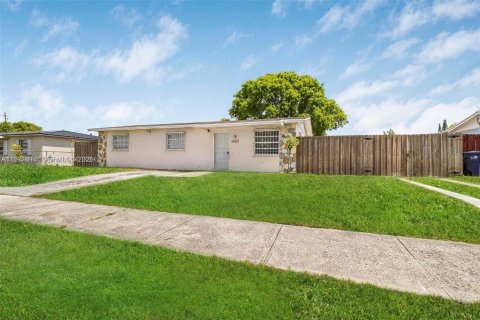 House in Homestead, Florida 5 bedrooms, 102.19 sq.m. № 2038575 - photo 23