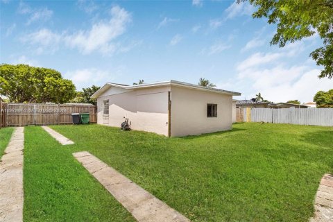 House in Homestead, Florida 5 bedrooms, 102.19 sq.m. № 2038575 - photo 14