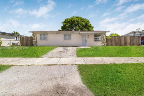 House in Homestead, Florida 5 bedrooms, 102.19 sq.m. № 2038575 - photo 3