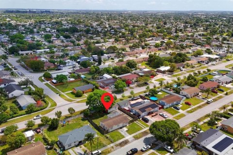 House in Homestead, Florida 5 bedrooms, 102.19 sq.m. № 2038575 - photo 22