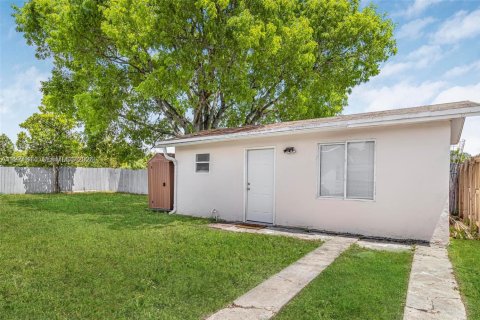 House in Homestead, Florida 5 bedrooms, 102.19 sq.m. № 2038575 - photo 17