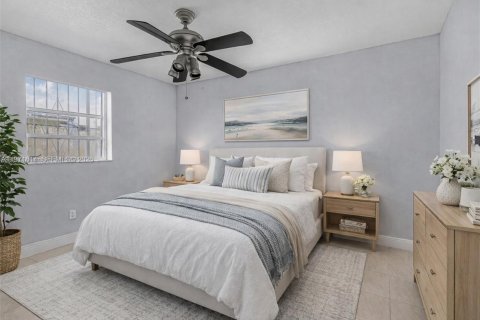 House in Homestead, Florida 5 bedrooms, 102.19 sq.m. № 2038575 - photo 9