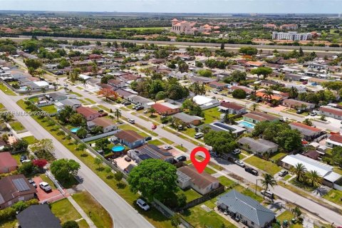 House in Homestead, Florida 5 bedrooms, 102.19 sq.m. № 2038575 - photo 21