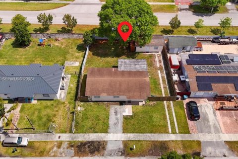 House in Homestead, Florida 5 bedrooms, 102.19 sq.m. № 2038575 - photo 2